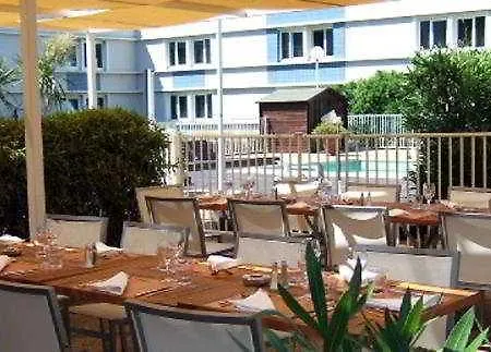 Ibis Styles Marseille Aeroport Hotel 3*