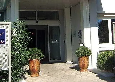 Hotell Ibis Styles Marseille Aeroport 3*